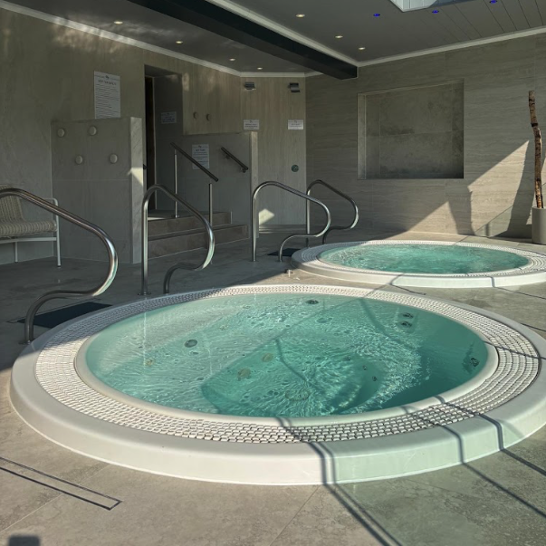 Fairlawns Spa Jacuzzi